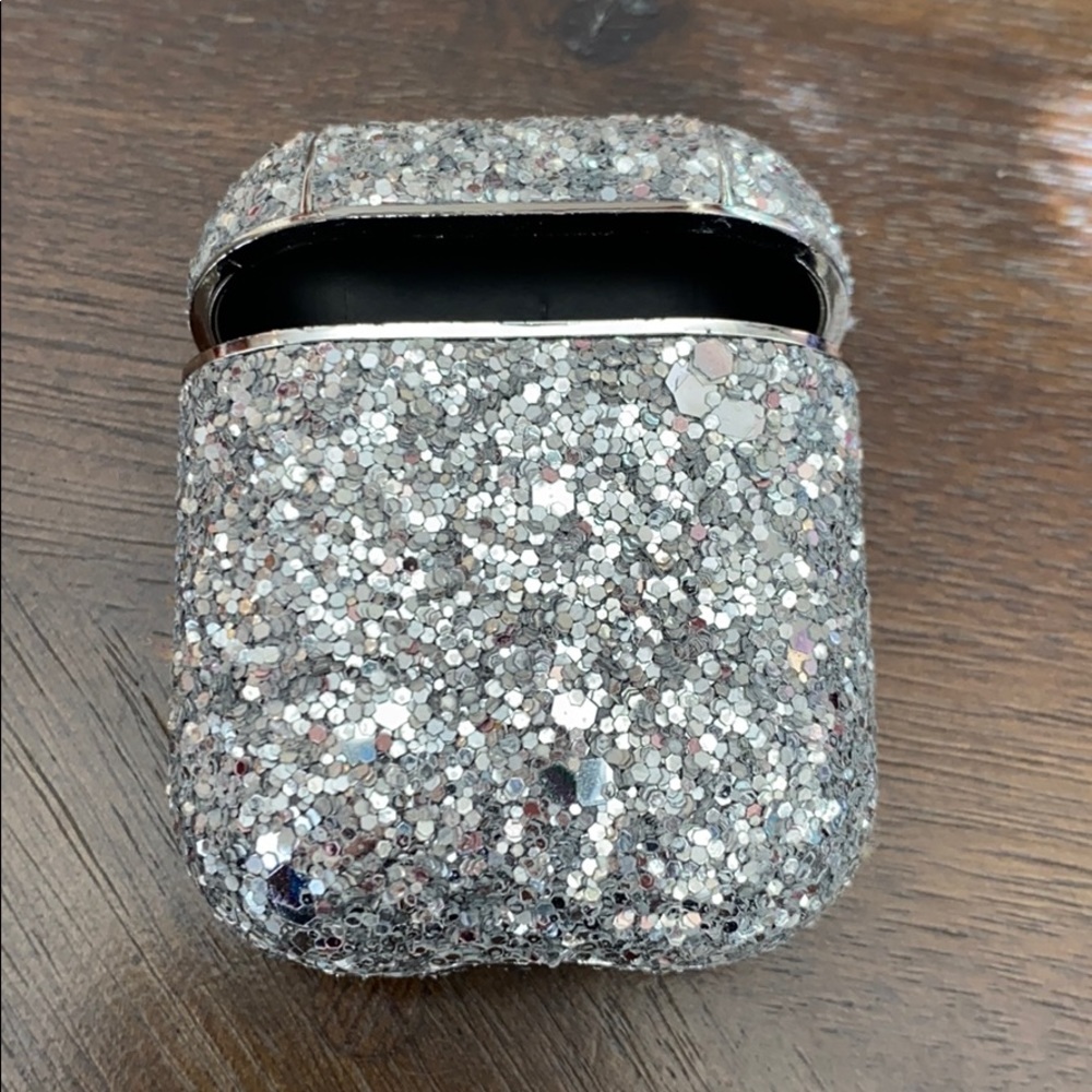 Silver sparkly airpods case